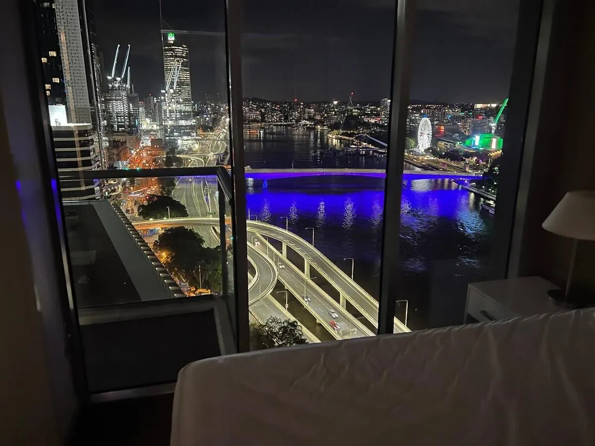 City Living - Brisbane River-View 2 Bedroom Apt